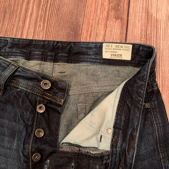 Diesel VIKER Regular Straight size 29
Inseam tailored to 27”
100% cotton - Picture 5 of 14